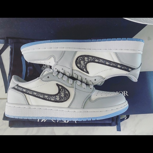 ✈️Sold!DIOR× Nike Jordan 1 Retro Low Dior sneaker - Picture 2 of 15